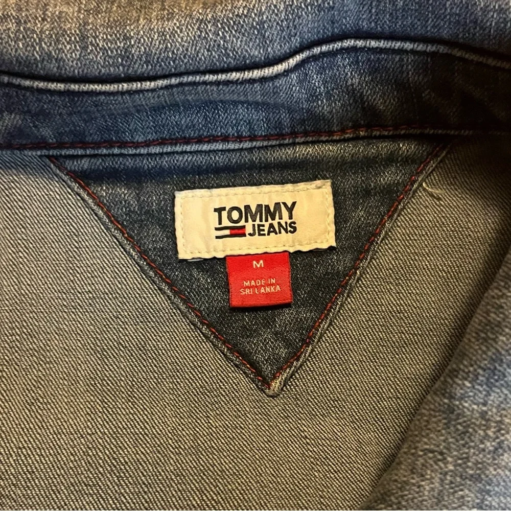 Tommy Hilfiger stylish light